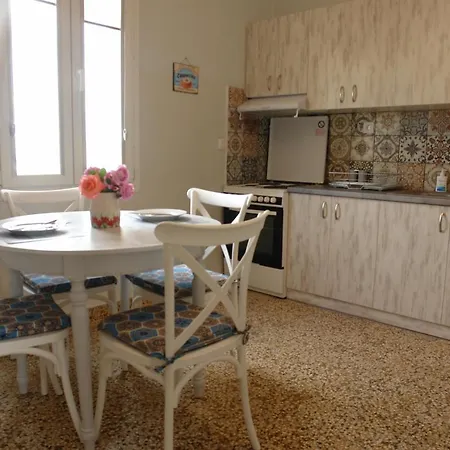 Semesterbostad Dimitris House *